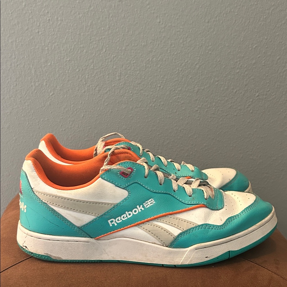 Men’s Reebok BB 4000 White, Turquoise, Gray, Magenta and Orange Athletic Shoes!